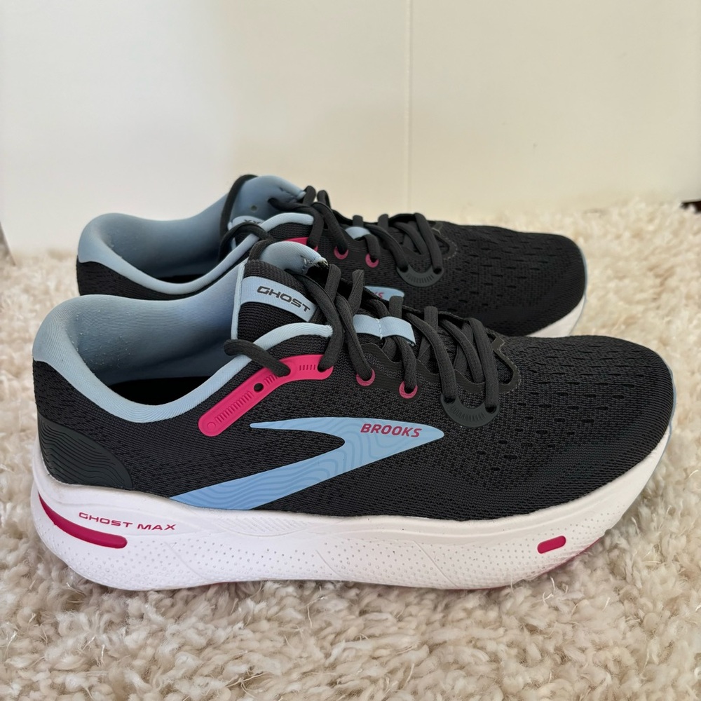 Women’s Brooks Ghost Max Size 9 Wide D